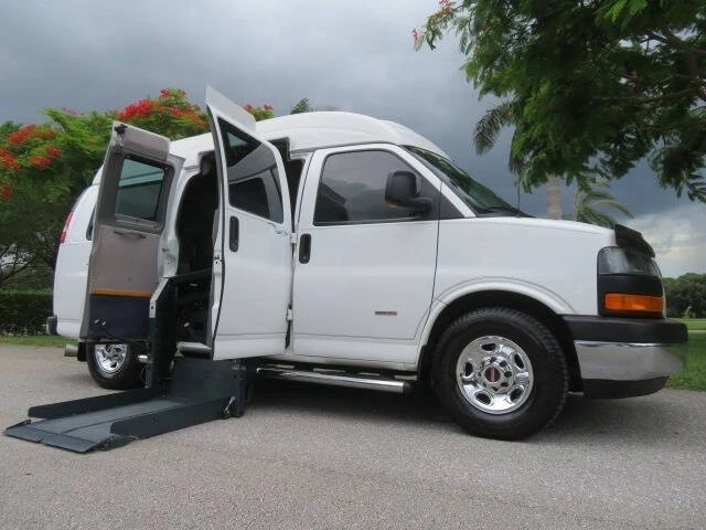 2012 GMC Savana - Image 2 of 12