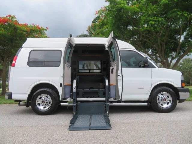 2012 GMC Savana - Image 3 of 12