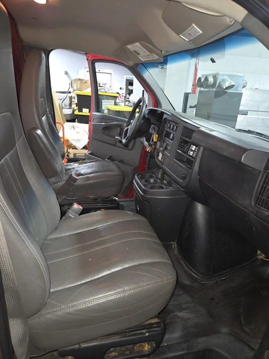 2012 GMC Savana - Image 5 of 10