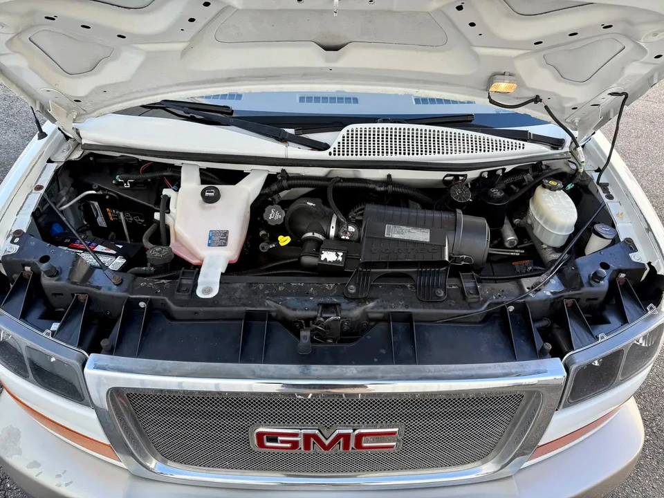 2012 GMC Savana - Image 10 of 21