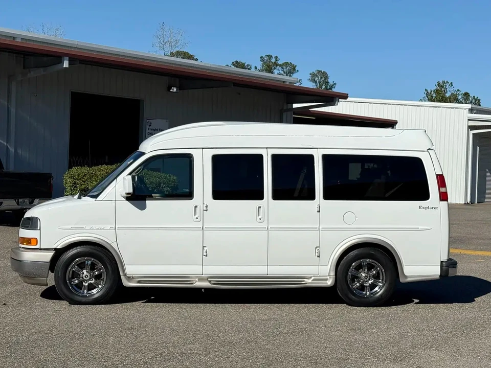 2012 GMC Savana - Image 2 of 21