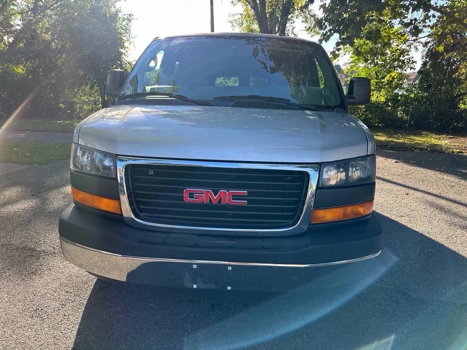 2012 GMC Savana - Image 4 of 10