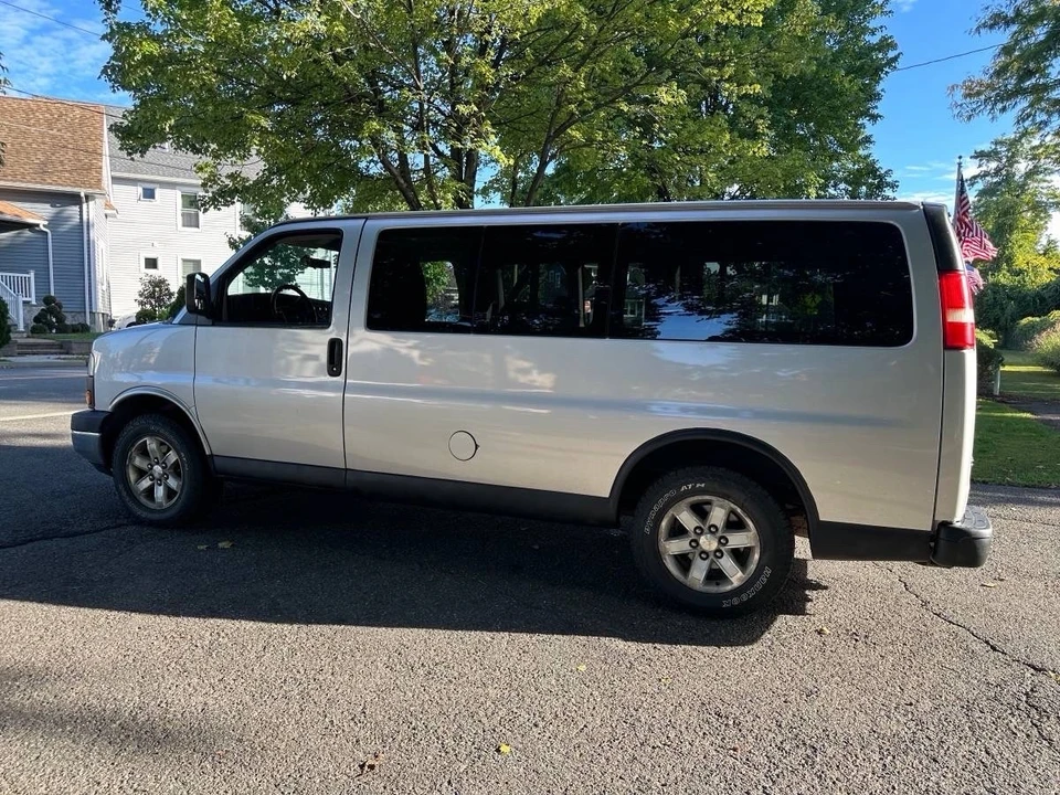 2012 GMC Savana - Image 7 of 10
