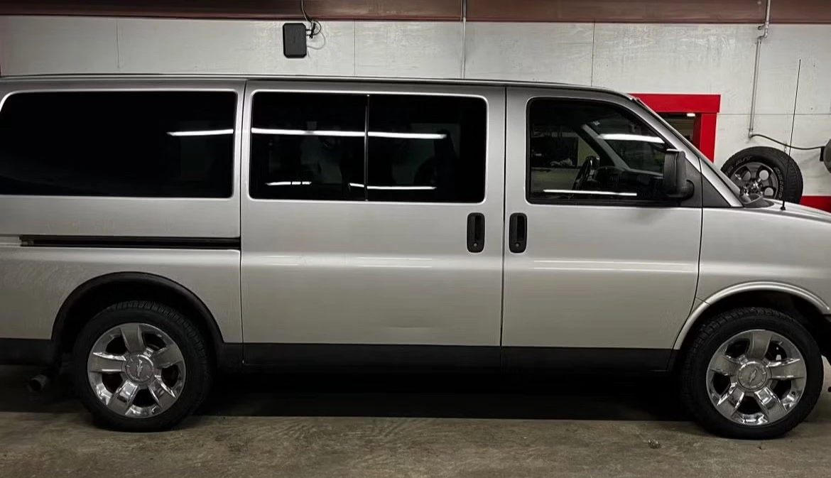 2012 GMC Savana - Image 3 of 10