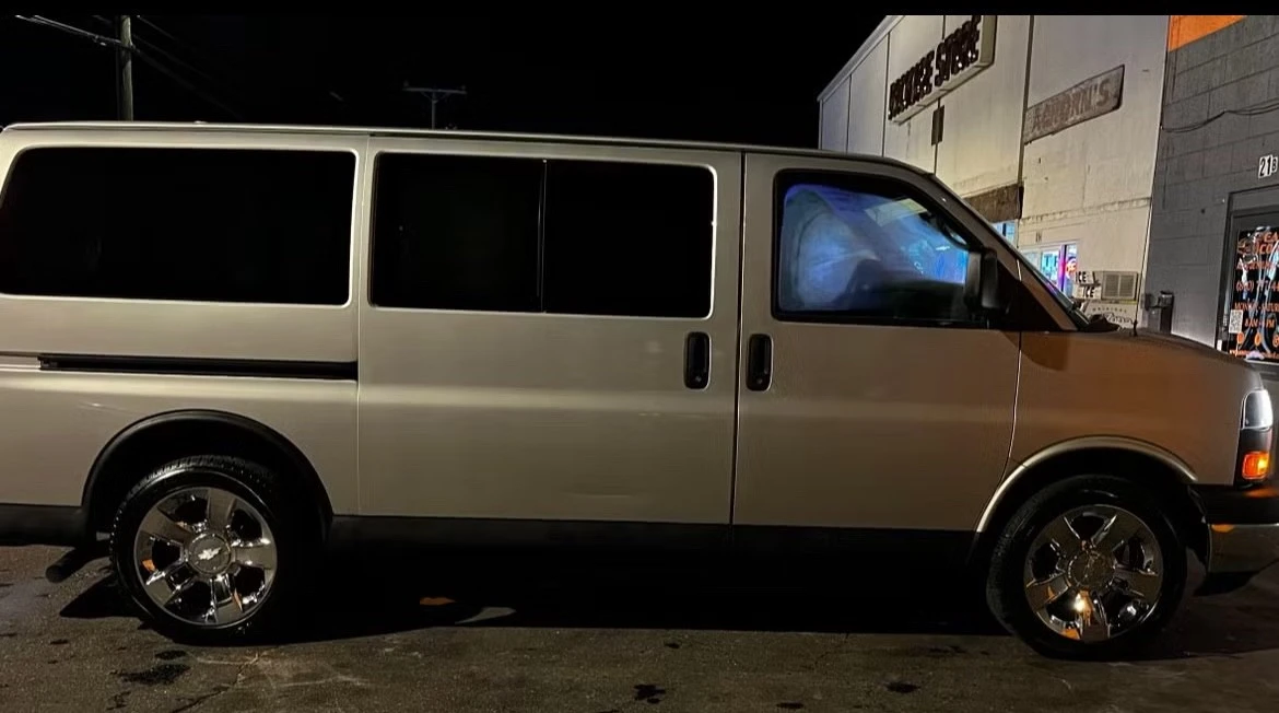 2012 GMC Savana - Image 2 of 10