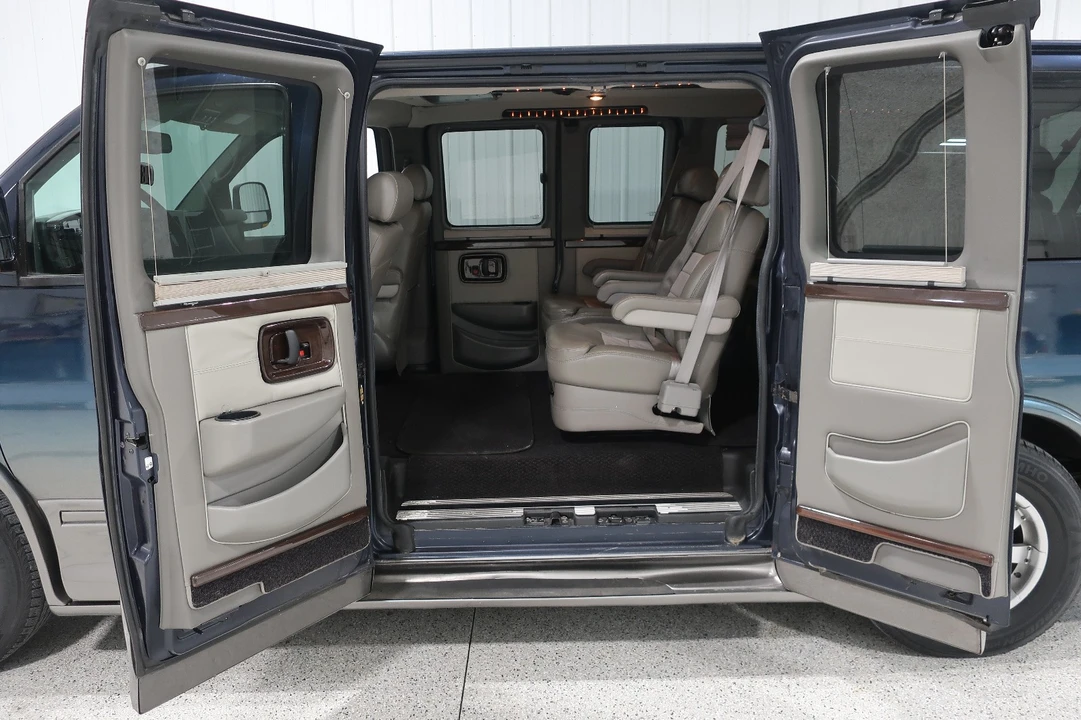 2012 GMC Savana - Image 13 of 21