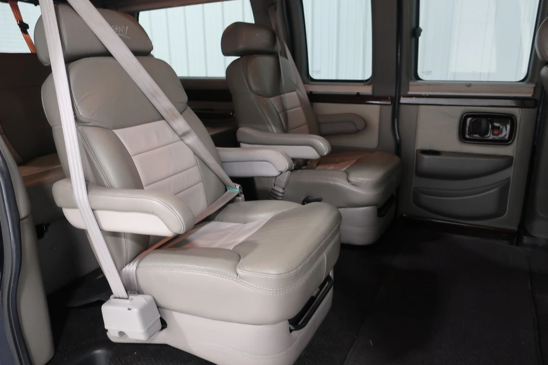 2012 GMC Savana - Image 15 of 21