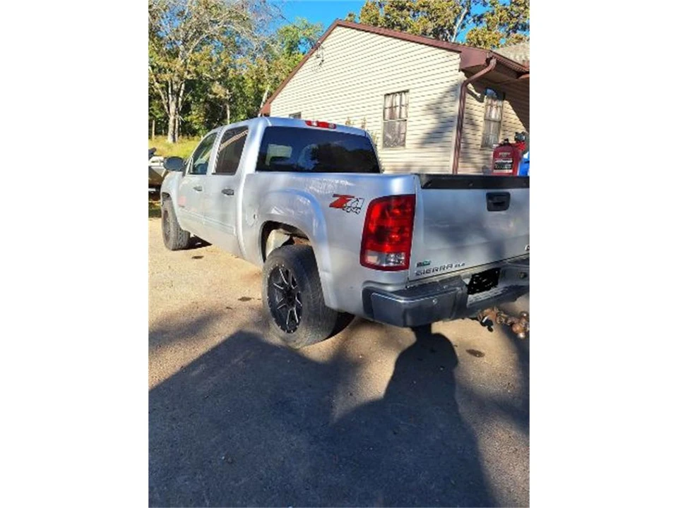 2012 GMC Sierra 3rd Gen - Image 2 of 9
