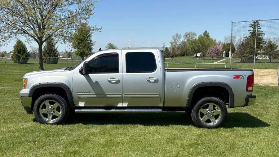 2012 GMC Sierra Heavy Duty 3rd Gen - Image 2 of 19
