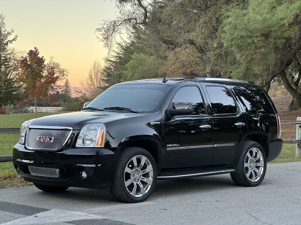 2012 GMC Yukon 3rd Gen - Image 2 of 31