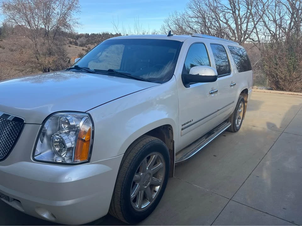 2012 GMC Yukon 3rd Gen - Image 4 of 8