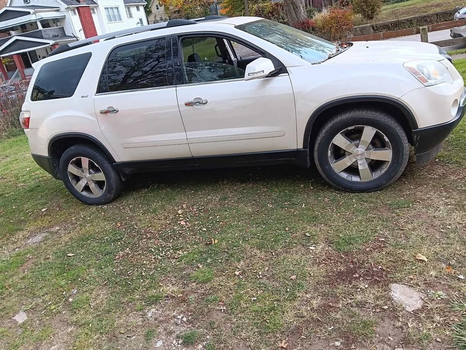 2012 GMC Acadia - Image 2 of 8