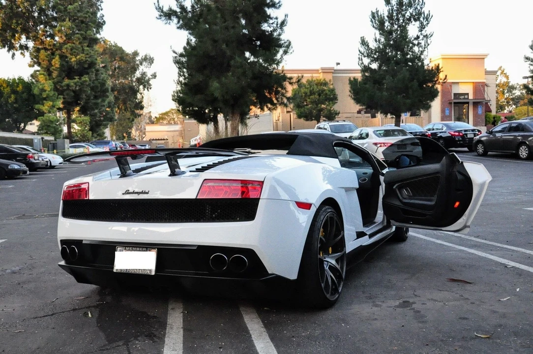 2012 Lamborghini Gallardo LP570-4 Spyder Performante - Image 6 of 18