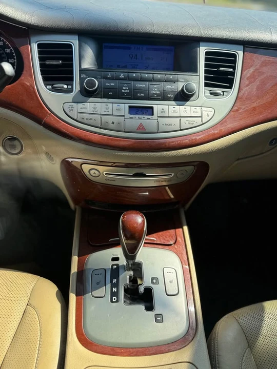2012 Hyundai Genesis - Image 6 of 11