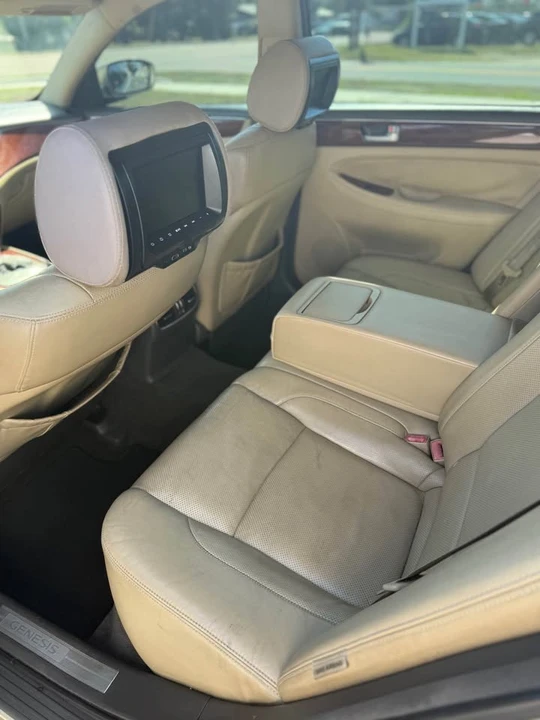 2012 Hyundai Genesis - Image 7 of 11