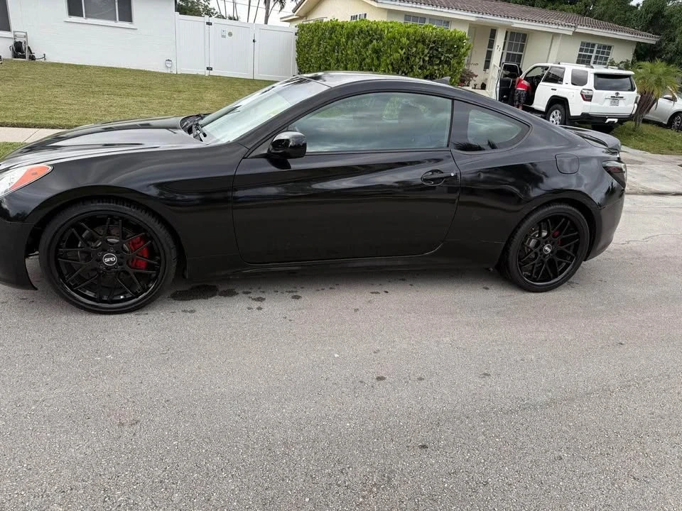 2012 Genesis - Image 2 of 11
