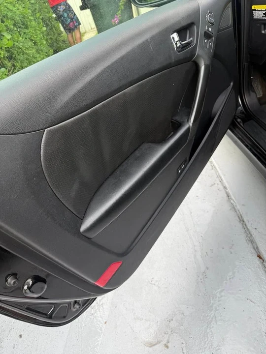 2012 Genesis - Image 7 of 11