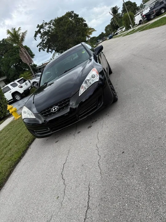 2012 Genesis - Image 4 of 11