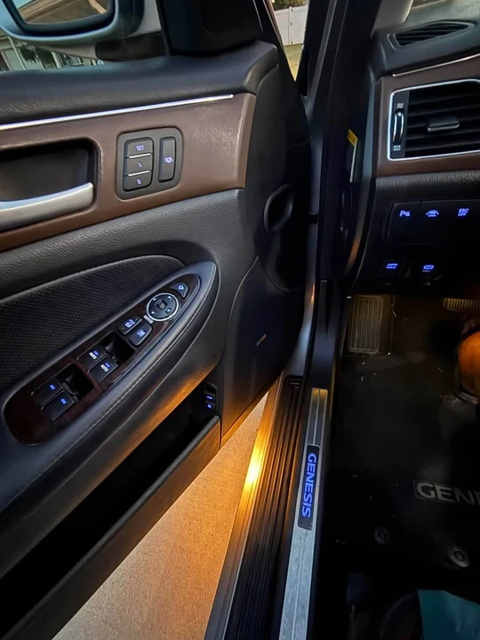2012 Hyundai Genesis - Image 11 of 17