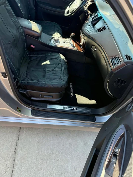 2012 Hyundai Genesis - Image 12 of 17