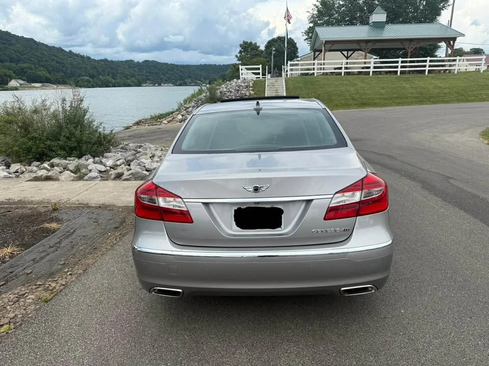 2012 Hyundai Genesis - Image 10 of 17