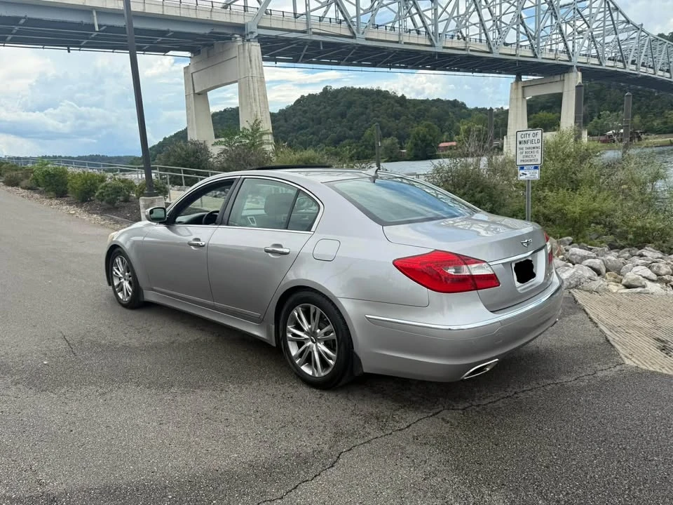 2012 Hyundai Genesis - Image 7 of 17