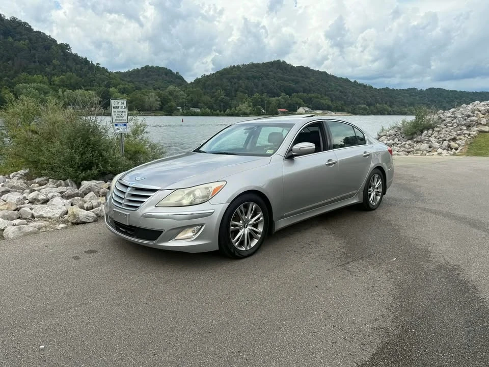 2012 Hyundai Genesis - Image 5 of 17