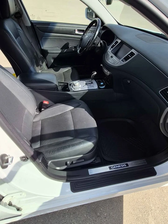2012 Genesis - Image 6 of 14