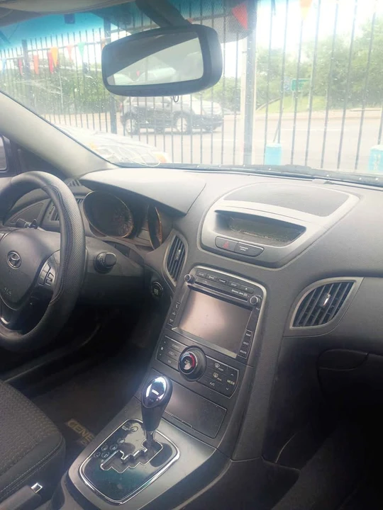 2012 Genesis - Image 4 of 9