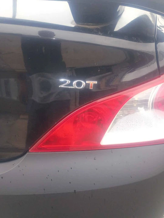 2012 Genesis - Image 5 of 9