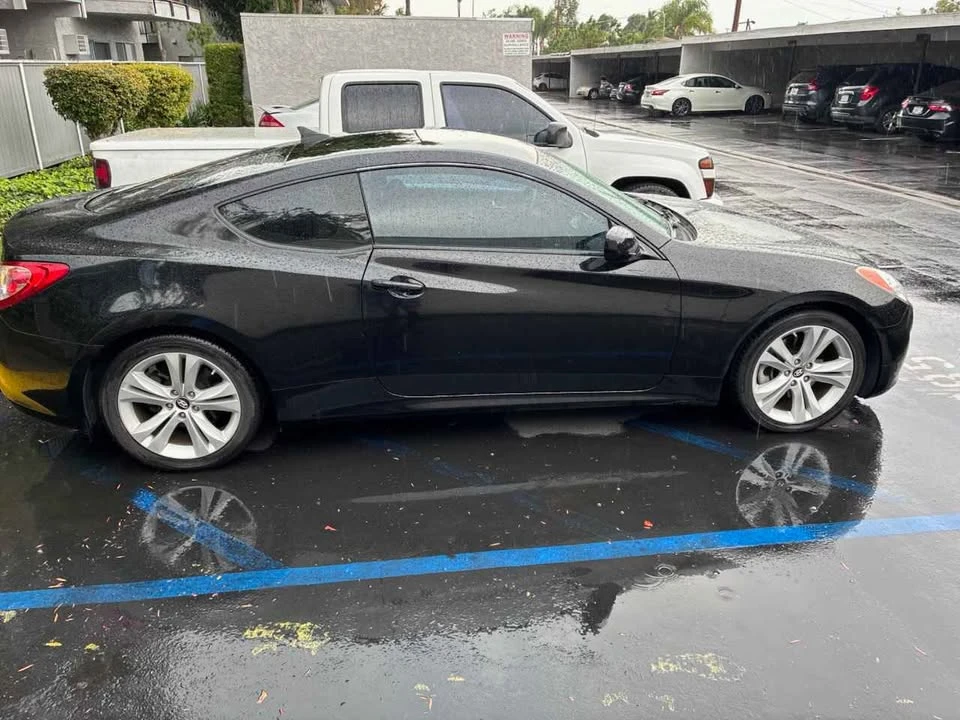 2012 Genesis - Image 3 of 5