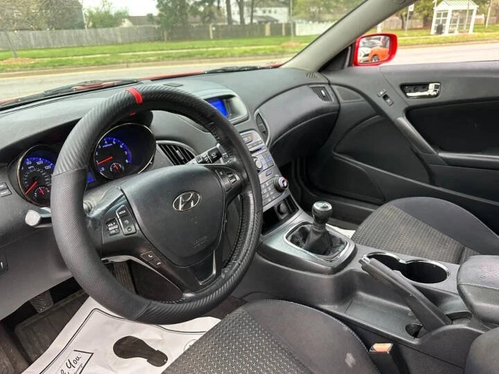 2012 Hyundai Genesis Coupe - Image 11 of 19