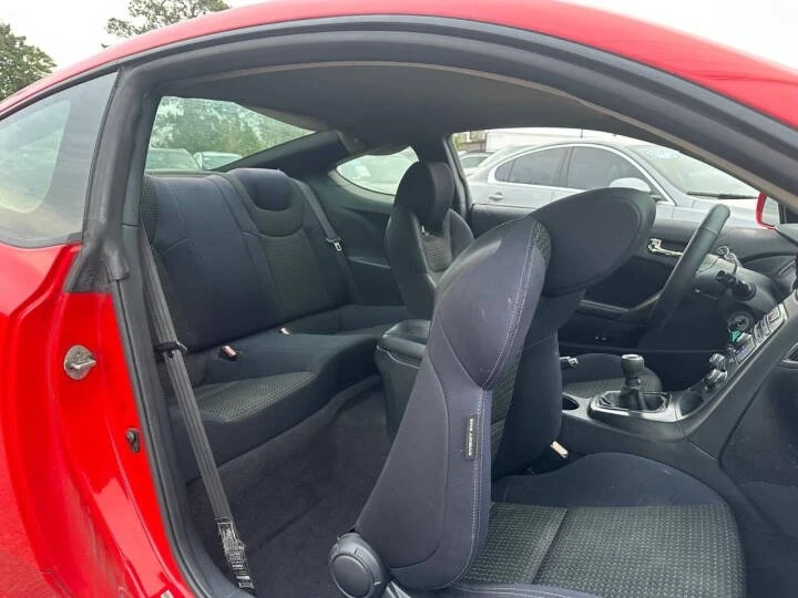2012 Hyundai Genesis Coupe - Image 16 of 17