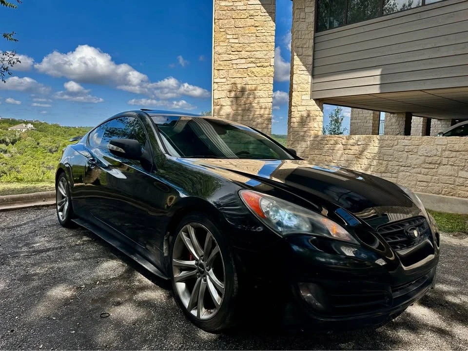 2012 Genesis - Image 11 of 19