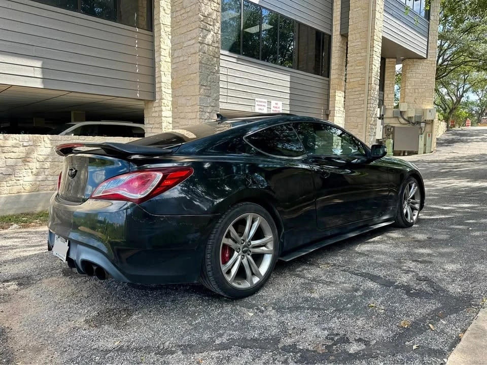 2012 Genesis - Image 7 of 19