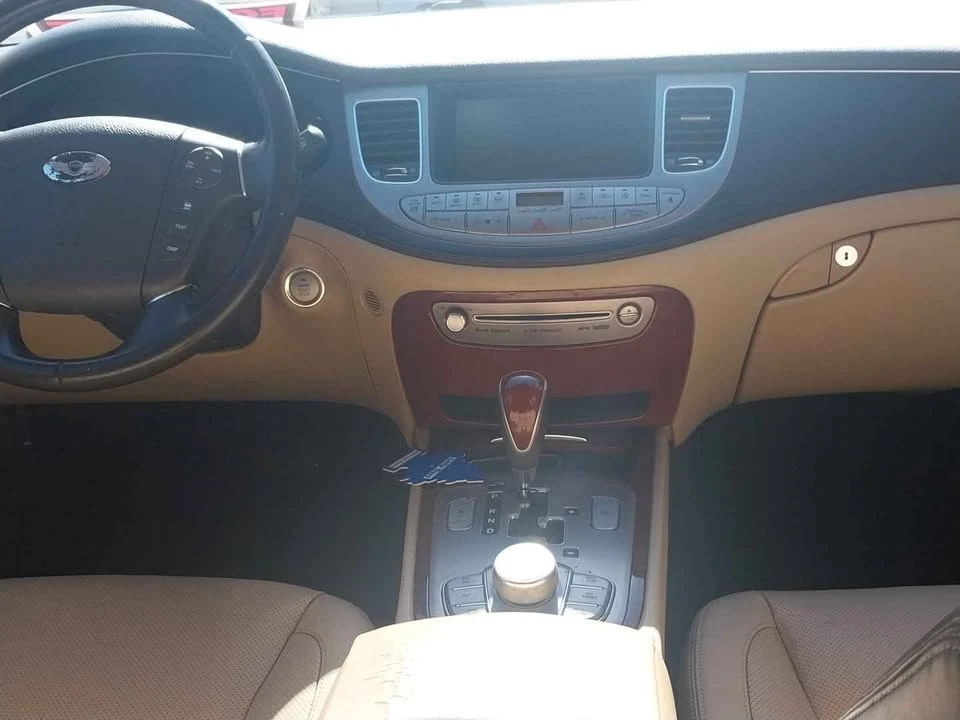 2012 Hyundai Genesis - Image 4 of 11