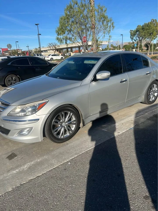 2012 Hyundai Genesis - Image 4 of 11