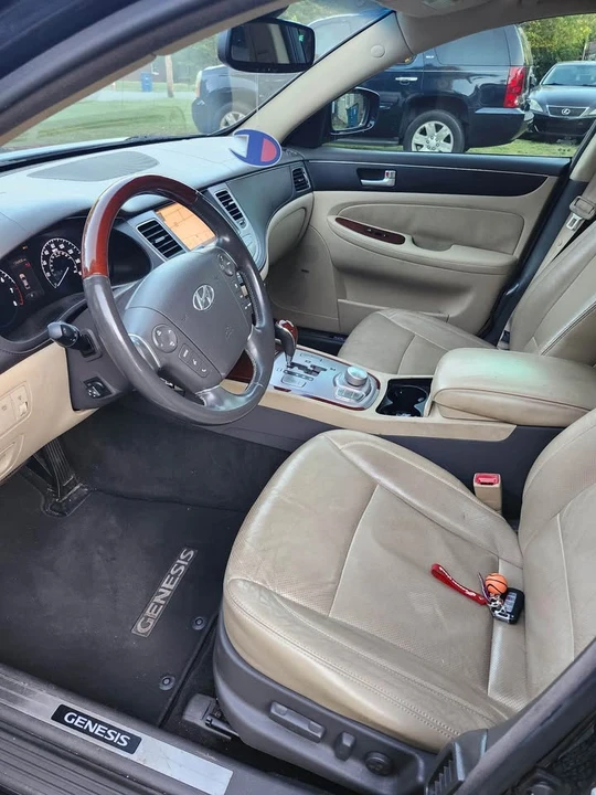 2012 Genesis - Image 4 of 6