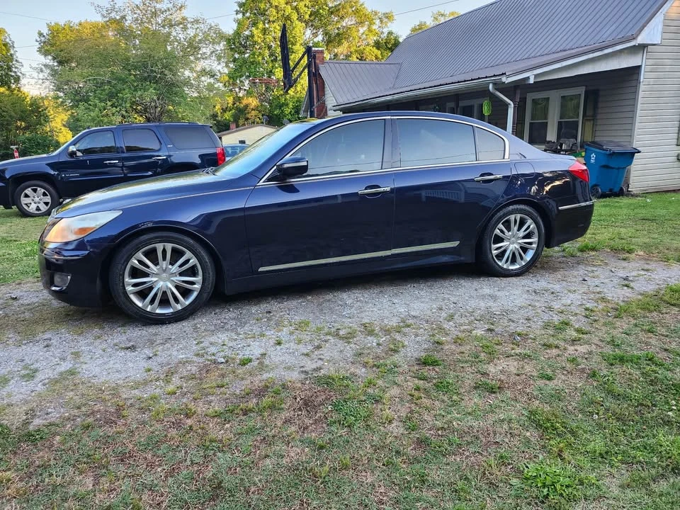 2012 Genesis - Image 2 of 6