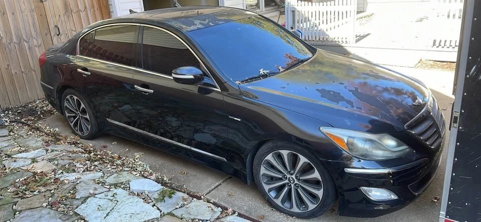 2012 Genesis - Image 2 of 4