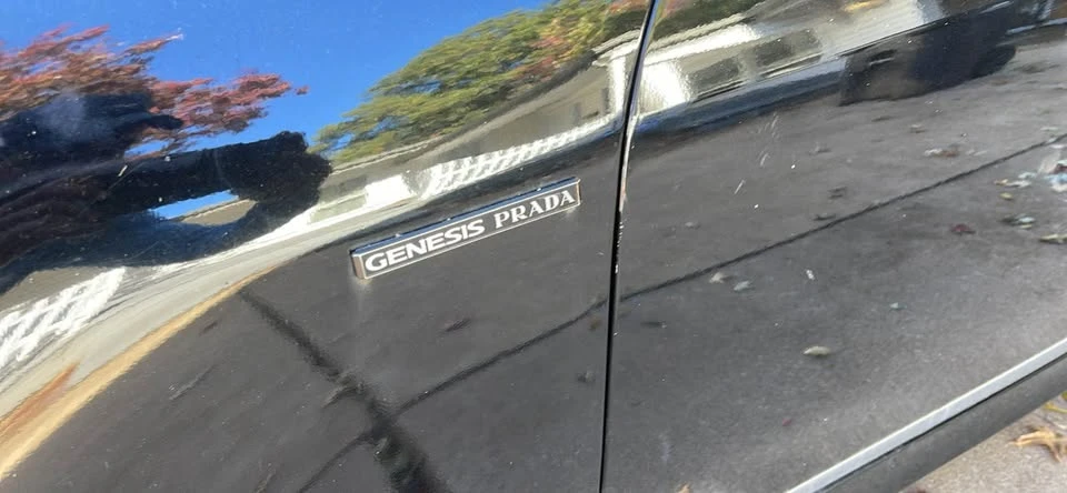 2012 Genesis - Image 4 of 4