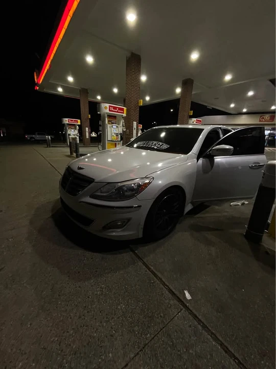 2012 Hyundai Genesis - Image 2 of 18