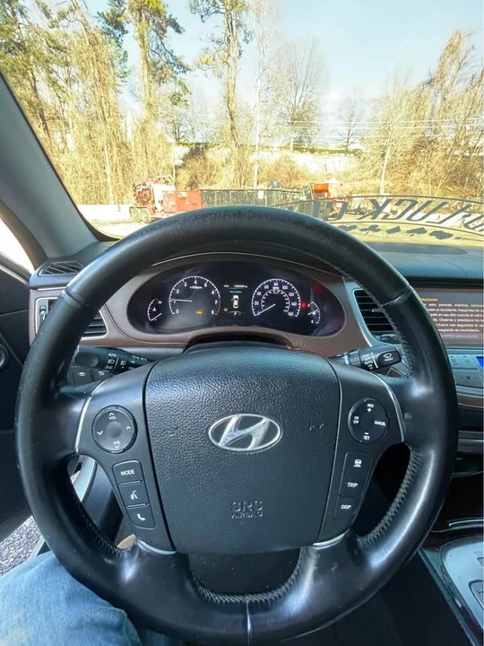 2012 Hyundai Genesis - Image 14 of 18