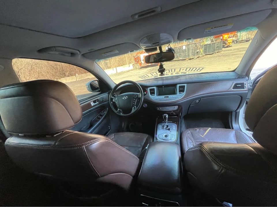 2012 Hyundai Genesis - Image 15 of 18