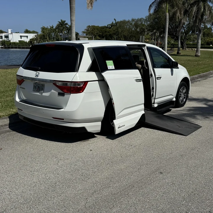 2012 Honda Odyssey - Image 3 of 12