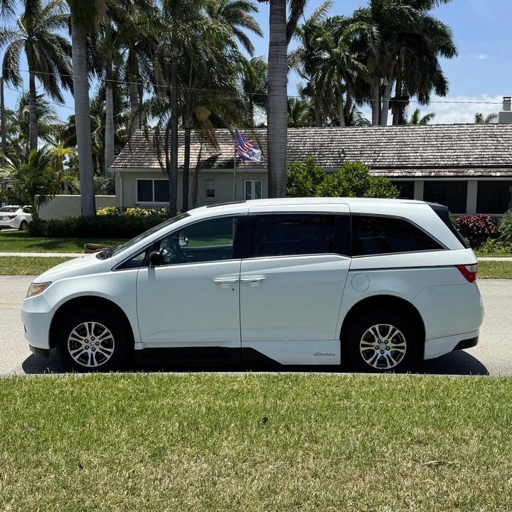2012 Honda Odyssey - Image 11 of 12
