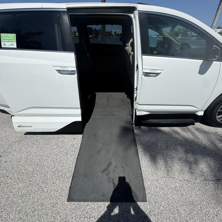 2012 Honda Odyssey - Image 4 of 12