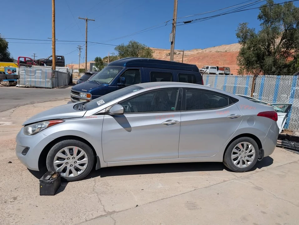 2012 Hyundai Elantra - Image 2 of 9