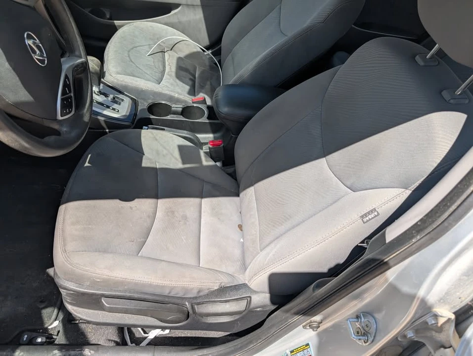 2012 Hyundai Elantra - Image 8 of 9