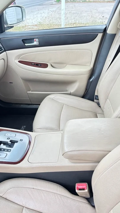2012 Hyundai Genesis - Image 4 of 11